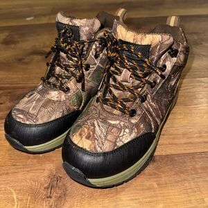 Size 1Y Boys Camo Boots